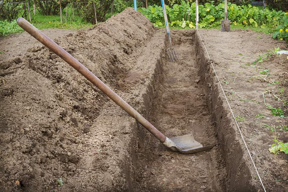 trench digging копання рову фундамент